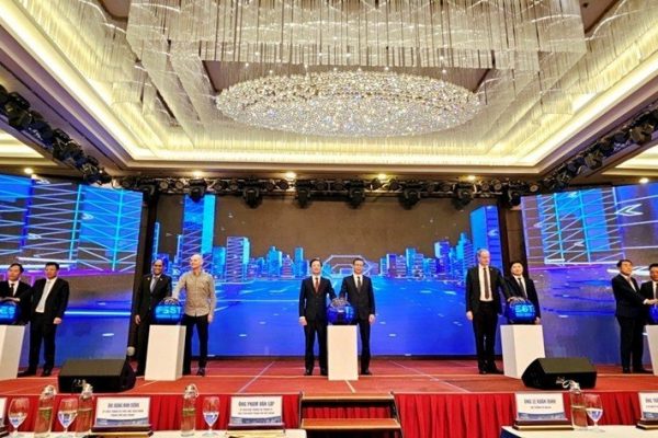 Hải Phòng: Khai mạc tuần lễ Techfest 2023 Các đại biểu nhấn nút khai mạc Techfest Hải Phòng 2023.