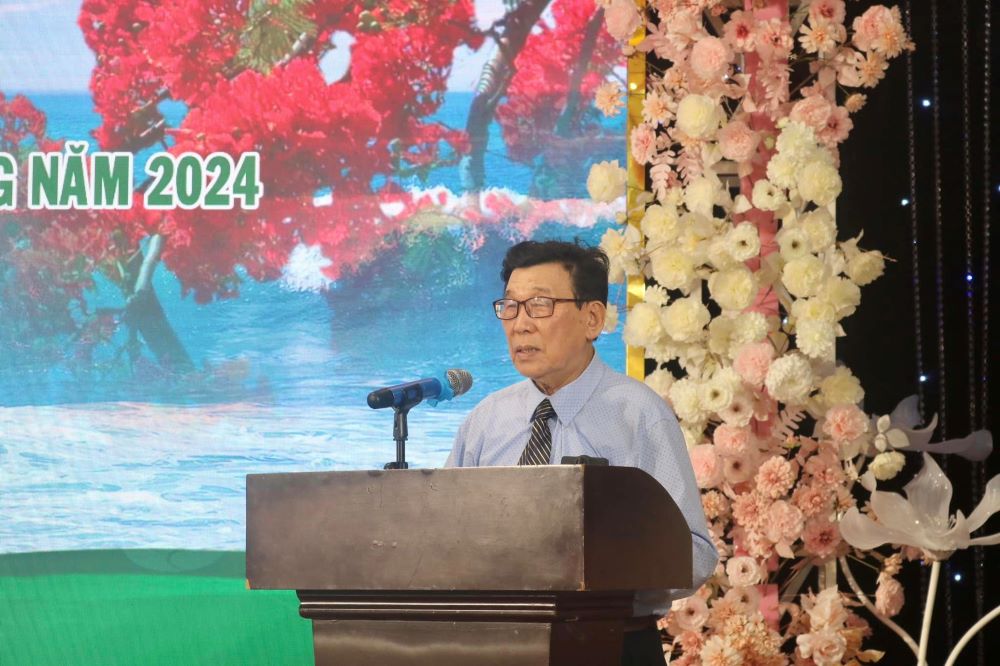 Chủ tịch Hội Văn nghệ dân gian Hải Phòng Nguyễn Đức Giang phát biểu báo cáo tình hình hoạt động của Hội năm 2023 và phương hướng hoạt động năm 2024