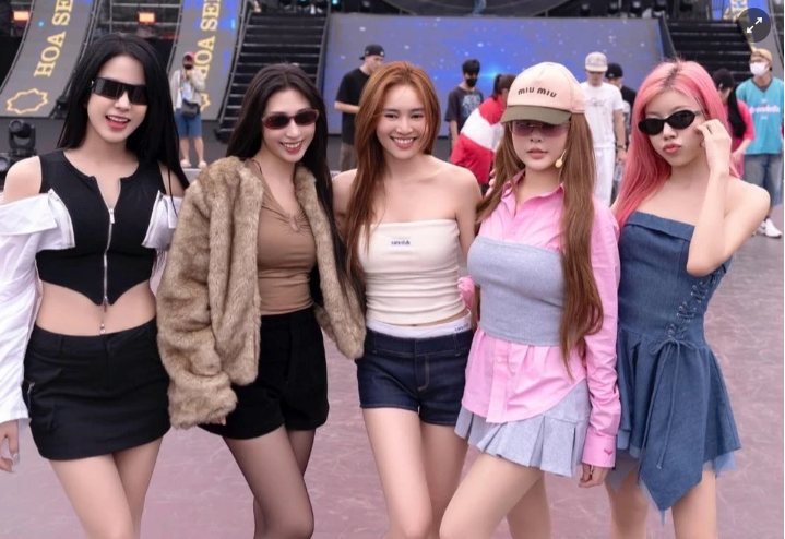 Diệp Lâm Anh, Lan Ngọc và các thành viên của Lunas vẫn tất bật chạy show trong kỳ nghỉ lễ.